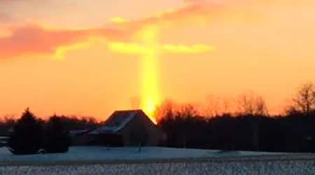 FOTO VIRAL: Un luminoso signo en el cielo impacta las redes sociales 