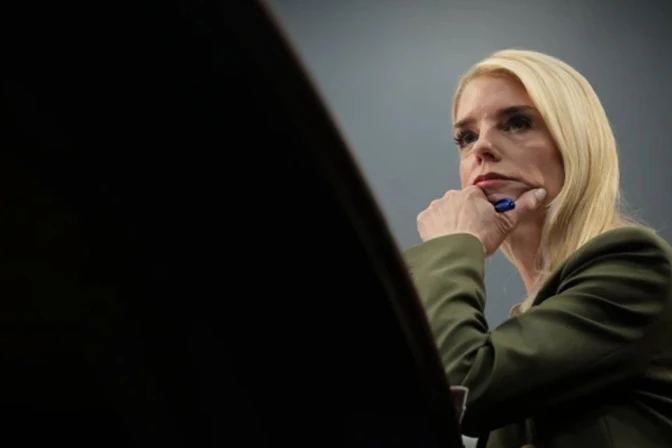 La fiscal general de EE. UU., Pam Bondi, testifica ante el Comité de Asignaciones de la Cámara de Representantes en el Capitolio de EE. UU. el 23 de junio de 2025, en Washington, D.C.  25062025