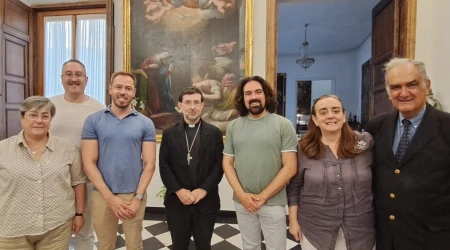 El Cardenal José Cobo recibió a una delegación de la organización LGTB CRISMHOM.