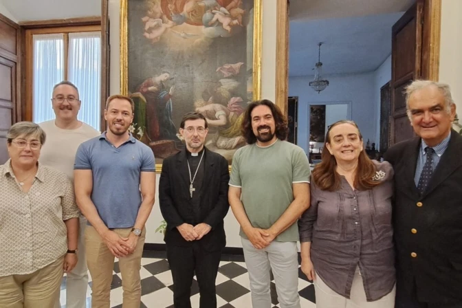 El Cardenal José Cobo recibió a una delegación de la organización LGTB CRISMHOM.