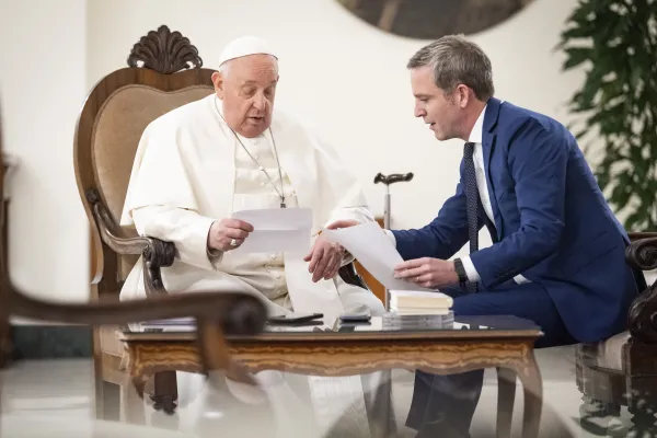 El Papa Francisco junto a Javier Martínez-Brocal durante uno de sus encuentros. Crédito: Cristian Gennari