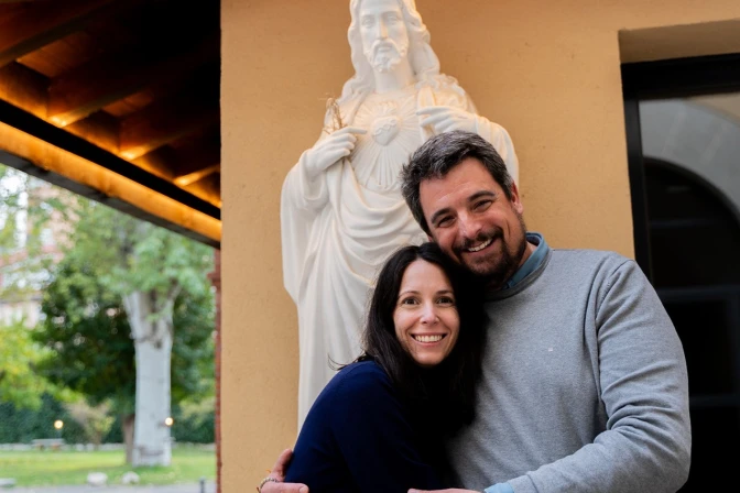 Miguel Cabrera y Esther Martínez, impulsan "Sí a María", empresa de peregrinaciones.