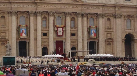 Papa Francisco: San Juan Pablo II y San Juan XXIII fueron testigos de la misericordia de Dios