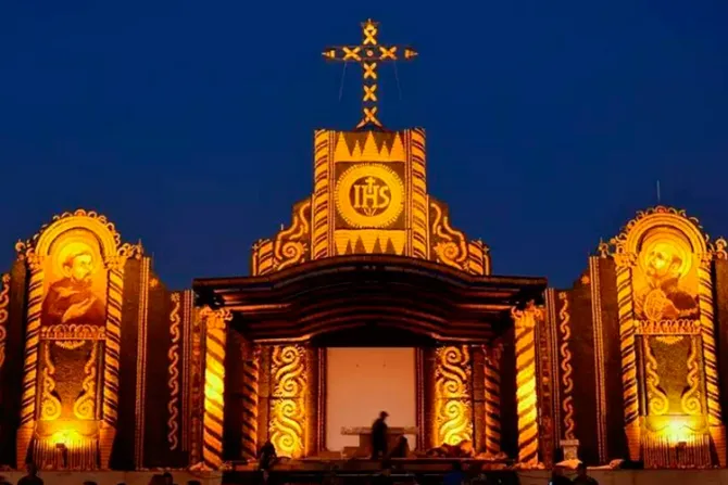 [FOTOS] Paraguay construye impresionante altar de maíz y cocos para Misa central del Papa