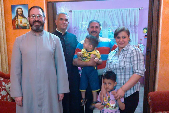 Me quedaré con cristianos hasta el fin, afirma sacerdote argentino en Irak