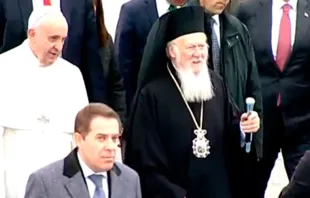 El Papa Francisco llega a Estambul y es recibido por el Patriarca Bartolomé / Captura de Youtube 