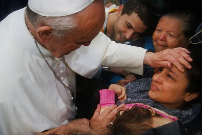 El Papa Francisco quiso salir de noche a las calles de Roma para ayudar a los pobres