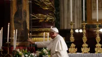 El Papa Francisco frente a la imagen mariana de la Salus Populi Romani (imagen referencial) / Foto: L'Osservatore Romano