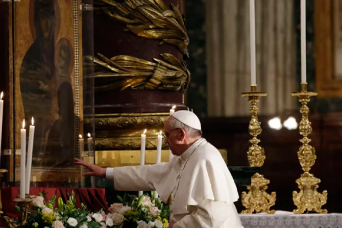 Papa Francisco encomienda a Virgen María su viaje a Ecuador, Bolivia y Paraguay
