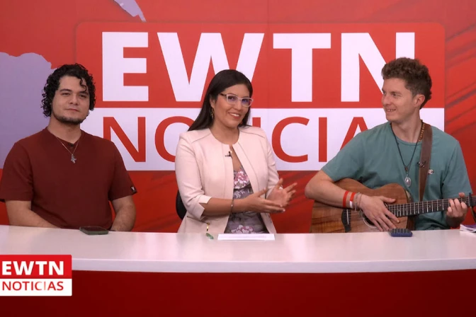 Efrén Rivera, Nathali Paredes de EWTN Noticias y Tomás Romero de Fruto del Madero.