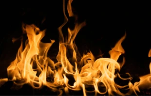 En la historia de la Iglesia Católica, diversos santos y beatos han descrito cómo es el infierno e incluso el lugar preciso donde estarían los malos cristianos. Crédito: Guido Jansen / Unsplash.