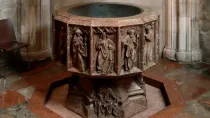 Una pila bautismal en la Catedral de San Esteban de Viena (Austria).