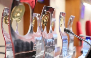 Estatuillas de los Premios ¡Bravo! que otorgan los obispos españoles. Crédito: CEE.