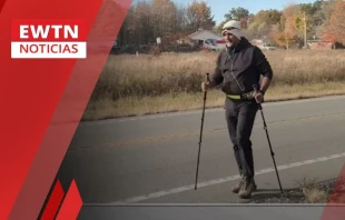 El P. Gary Graf en su travesía desde Dolton hasta la Estatua de la Libertad en Nueva York Crédito: Gary Graf / EWTN Noticias.