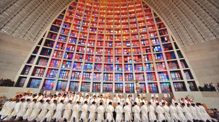 Ordenan 32 nuevos sacerdotes en Guadalajara, México