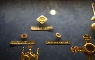 La reliquia de Santa Gemma Galgani reposa en el relicario del Newman Center de la Universidad de Nebraska-Lincoln, miércoles 8 de octubre de 2025. Crédito: Corbin Hubbell.