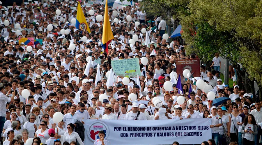 Una de las multitudinarias marchas de Colombia el 10 de agosto. Foto CEC?w=200&h=150