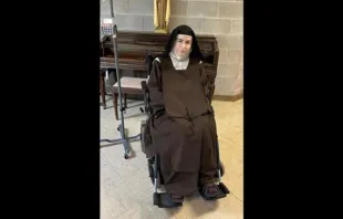La priora del Carmelo de Arlington, Texas, Madre Teresa Agnes Gerlach Carmelo de la Santísima Trinidad de Arlington