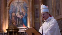 El Cardenal Gianfranco Ghirlanda, SJ, toma posesión de su iglesia titular en Roma, la Iglesia del Gesù, el 8 de diciembre de 2022.