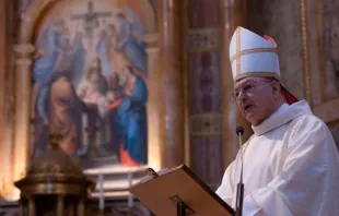 El Cardenal Gianfranco Ghirlanda, SJ, toma posesión de su iglesia titular en Roma, la Iglesia del Gesù, el 8 de diciembre de 2022. Crédito: Daniel Ibañez / CNA