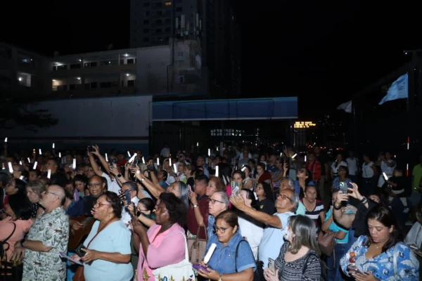 Los fieles asistentes a su inauguración de la gruta. Crédito: Arquidiócesis de Panamá