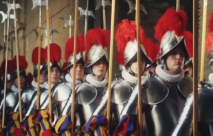 La Guardia Suiza. Crédito: Tráiler en YouTube del documental “Honor in Armor: dentro de la Guardia Suiza Vaticana”