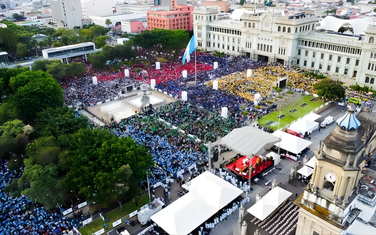45 mil fieles en la Plaza de la Constitución en Guatemala.?w=200&h=150