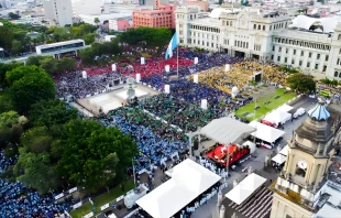 45 mil fieles en la Plaza de la Constitución en Guatemala. Crédito: Arzobispado de Guatemala