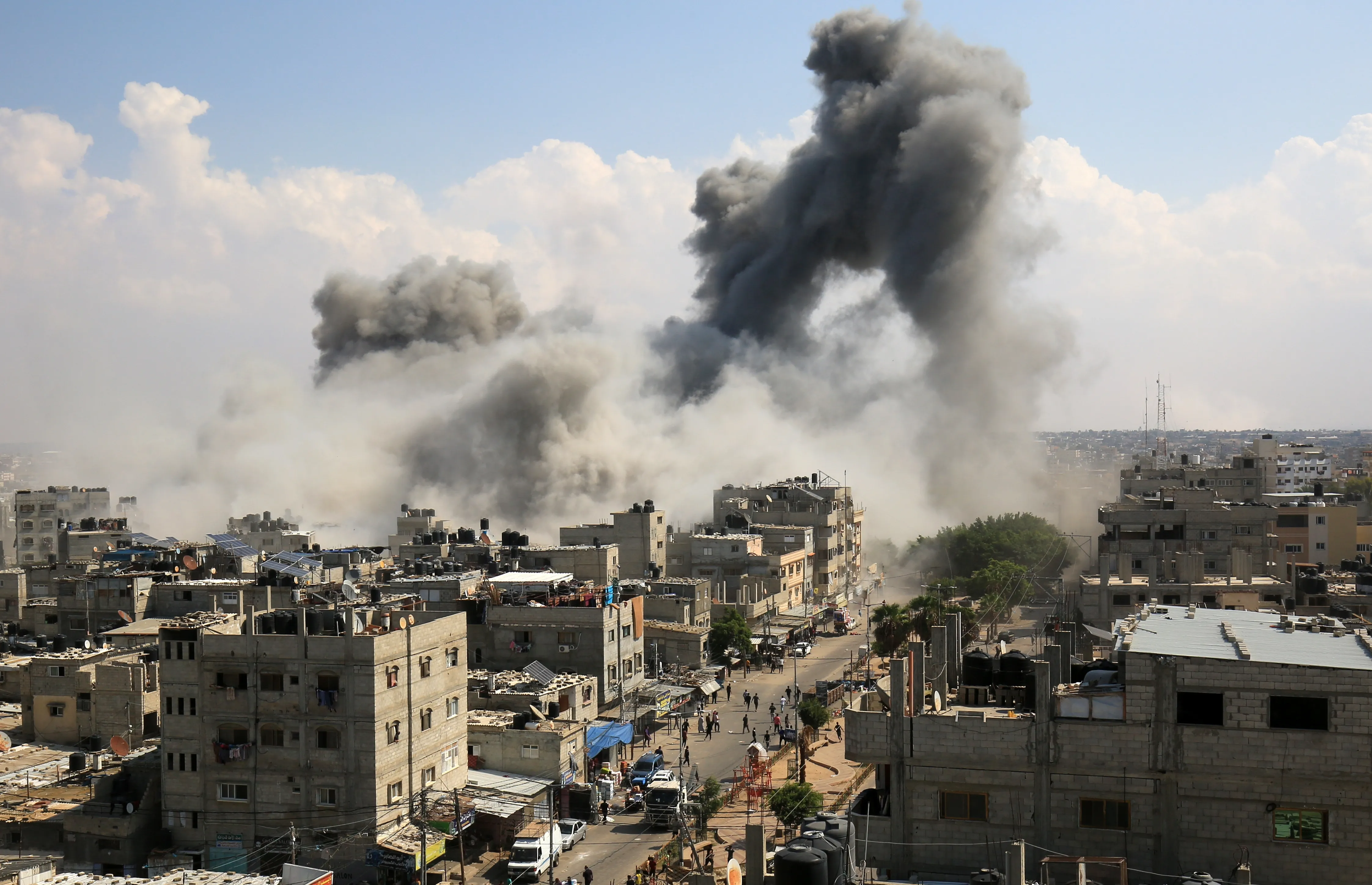 Ataques aéreos israelíes a la ciudad de Rafah en el sur de la Franja de Gaza, 10 de octubre de 2023.?w=200&h=150