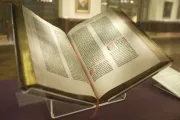 Ejemplar de la Biblia de Gutenberg custodiada en la Biblioteca Pública de Nueva York (EE UU).