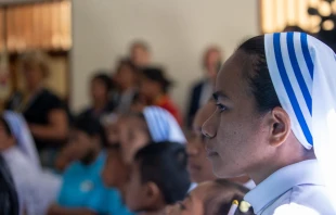 Una de las Hermanas Alma durante la visita del Papa Francisco Crédito: Daniel Ibáñez/ EWTN News