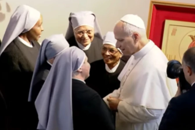 El Papa en su visita a un centro de ancianos de Estambul