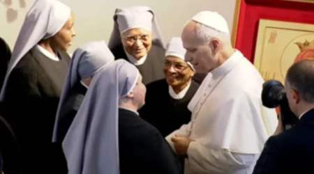 El Papa en su visita a un centro de ancianos de Estambul