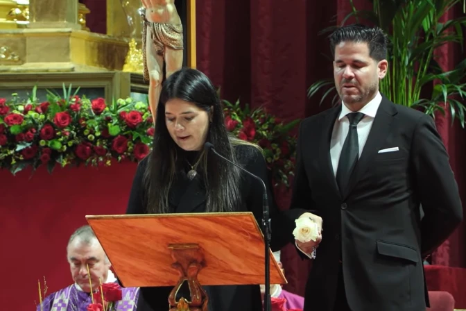 Liliana y Fidel Sáenz, hijos de Natividad de la Torre, fallecida en el accidente de tren de Adamuz (España)