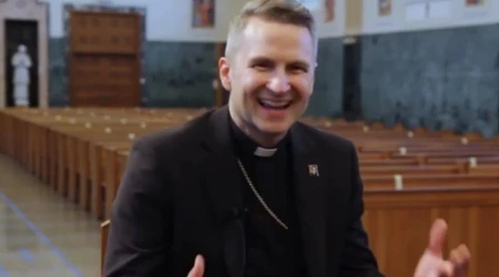 Mons. Ronald A. Hicks, Obispo de Joliet.