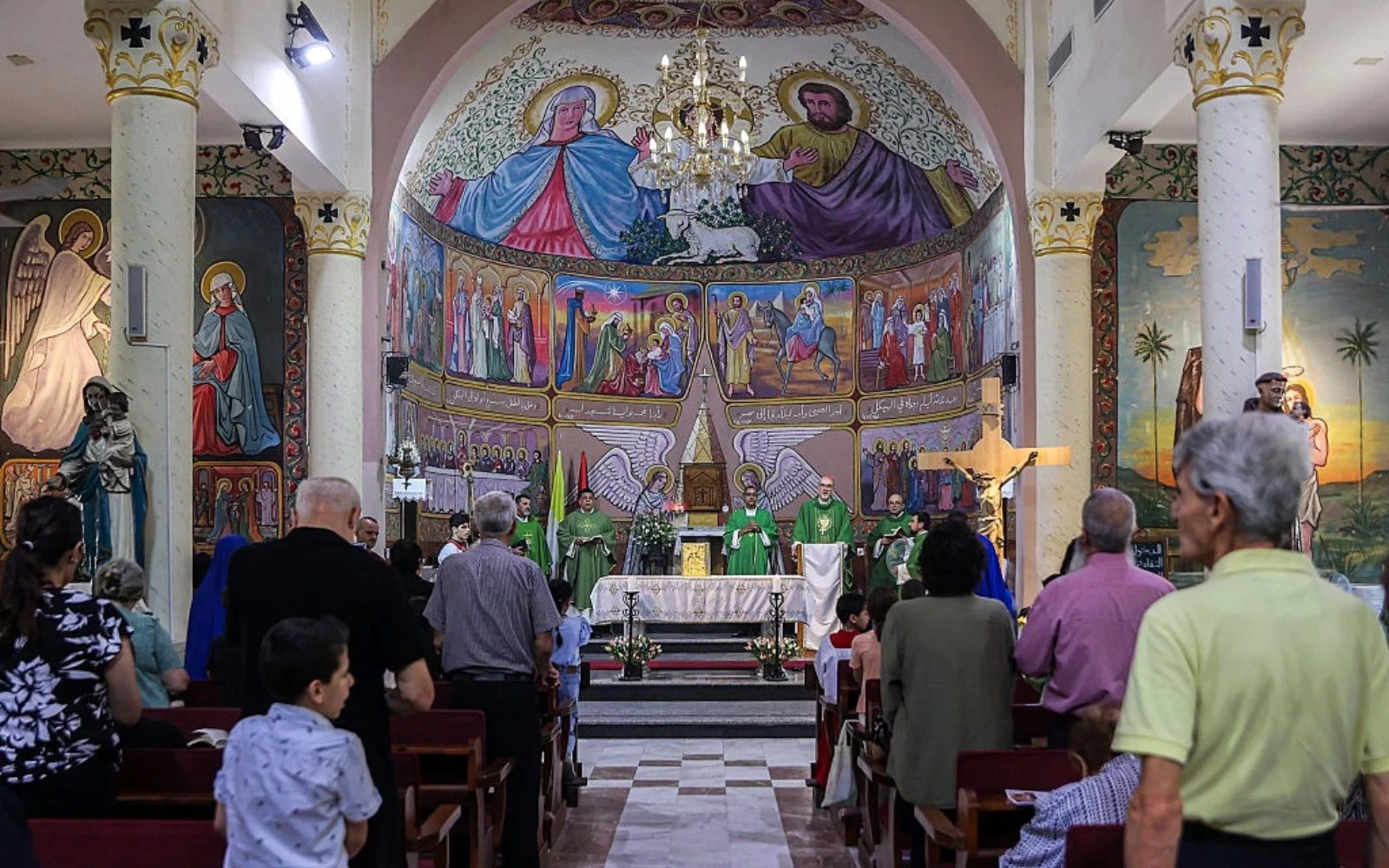 Feligreses asisten a una Misa dominical presidida por el Cardenal Pierbattista Pizzaballa, Patriarca Latino de Jerusalén, en la iglesia católica de la Sagrada Familia en la Ciudad de Gaza el 20 de julio de 2025.?w=200&h=150
