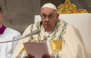 El Papa Francisco en la Vigilia Pascual de este Sábado Santo 2024 en el Vaticano. Crédito: Daniel Ibáñez / ACI Prensa