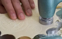 Los internos han cometido delitos, algunos muy graves, pero en cada hostia preparada con sus propias manos  se vislumbra la posibilidad de volver a empezar