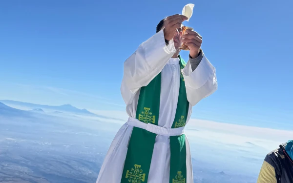 Misa en la cima del Iztaccíhuatl. Crédito: María Alejandra Ornelas Ochoa