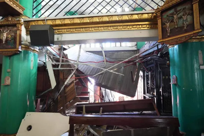 Colapsa segundo piso de iglesia en Filipinas Miércoles de Ceniza 14022024