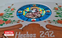 Un vitral de la iglesia de Santa Rosa de Lima en Tomayquichua.