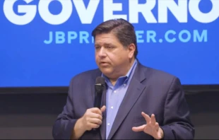 El gobernador de Illinois, J. B. Pritzker, en la Chi Hack Night, el 12 de julio de 2017. Crédito: Chi Hack Night, CC-BY-3.0.