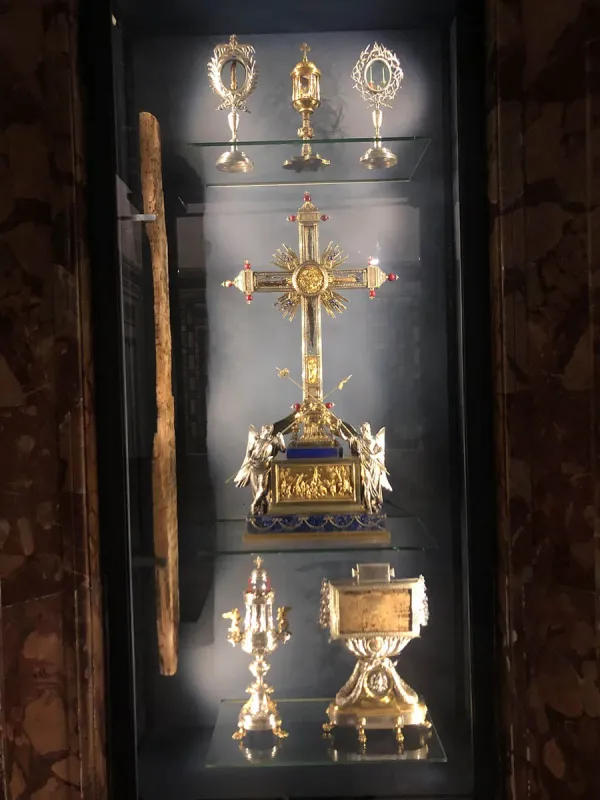 Reliquias de la Pasión de Cristo en la Basílica de la Santa Cruz en Jerusalén.
