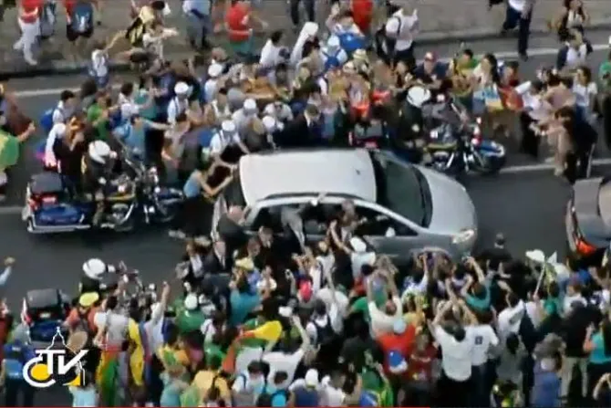  Alboroto en ruta del Papa Francisco en Rio se debió a error de comitiva