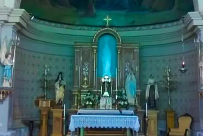 Imagen de la Virgen de Lourdes estremece a fieles: No está, pero todos la ven