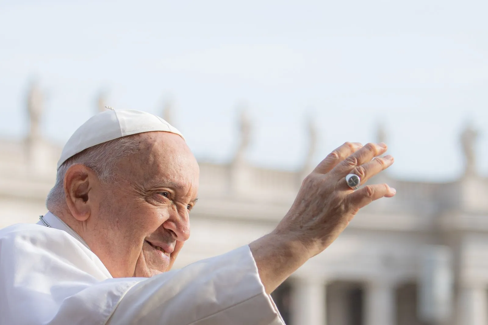El Papa Francisco saluda a los fieles en la Plaza de San Pedro el 13 de septiembre 2023?w=200&h=150
