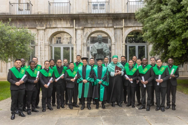 Juan Armando Méndez junto a sus compañeros del seminario. Crédito: Cortesía de Juan Armando Méndez