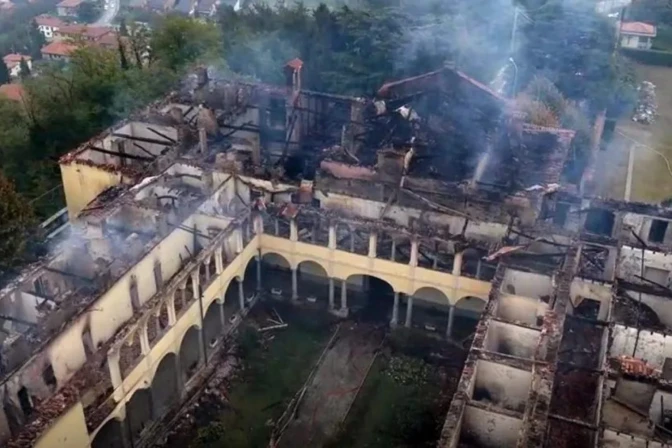 Monasterio de Bernaga, donde recibió la Primera Comunión San Carlo Acutis, tras el incendio