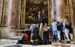 Vista interior de la Basílica de San Pedro en la Ciudad del Vaticano el 27 de abril de 2019. Crédito: Shutterstock