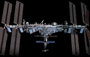 Vista frontal de la Estación Espacial Internacional desde el SpaceX Crew Dragon el 8 de noviembre de 2021. Crédito: Dominio Público.